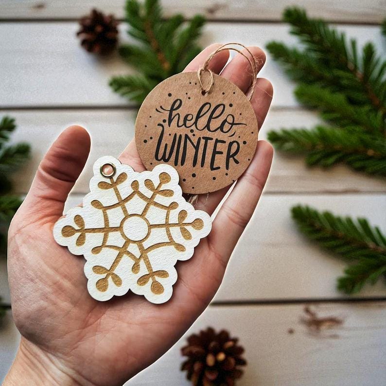 Weihnachtliches Handmade-Geschenkset – Winterliche Etiketten, Knöpfe, Sticker & Stoffbeutel