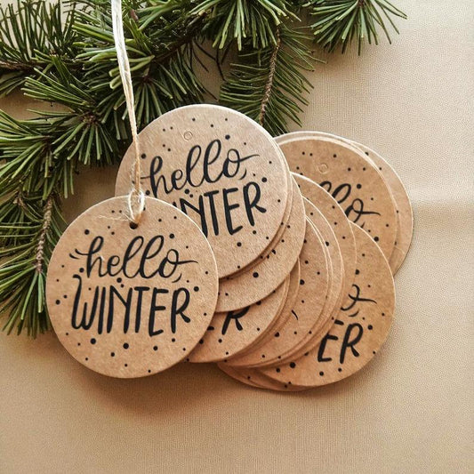 20x „Hello Winter“ Runde Pappanhänger – Ø 7 cm, Umweltfreundlich, DIY & Geschenkdeko