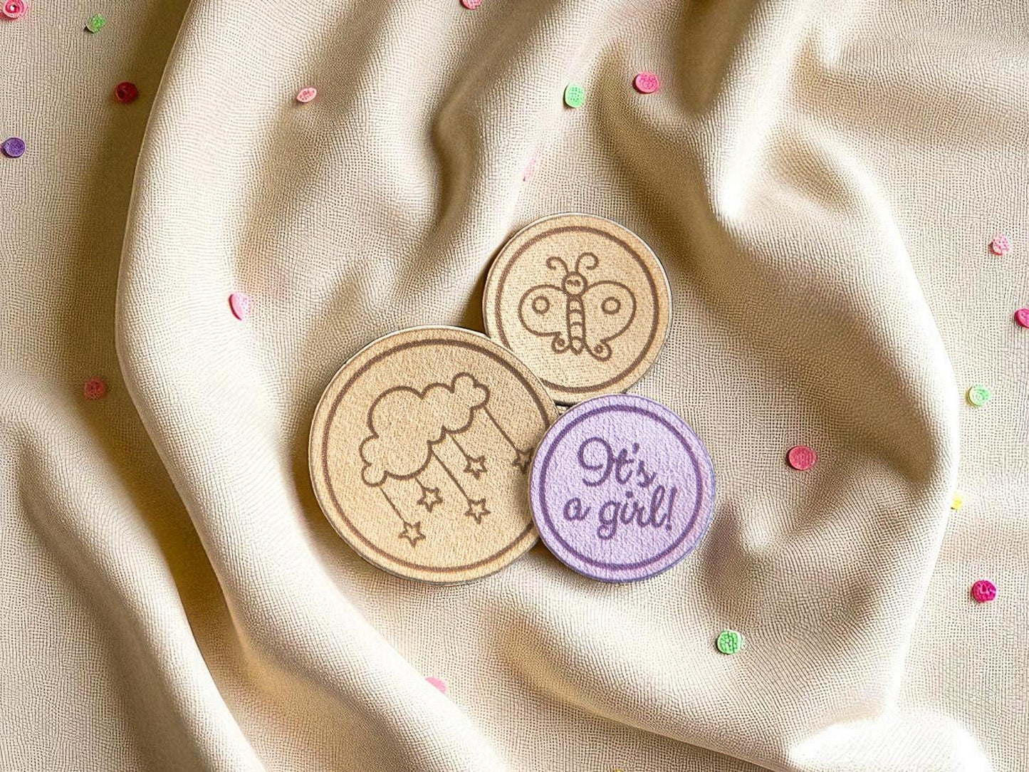 Kunstwildleder-Labels „hello WORLD!“ – Waschbare Tags für handgemachte Babybekleidung und Accessoires