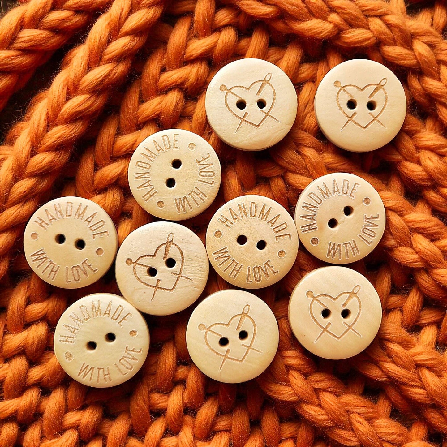 Gravierte Holzknöpfe „Handgemacht mit Liebe“ – 10er-Set für Näh-, Strick- & DIY-Projekte