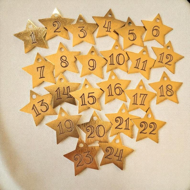 24 Stern-Anhänger aus Kunstleder