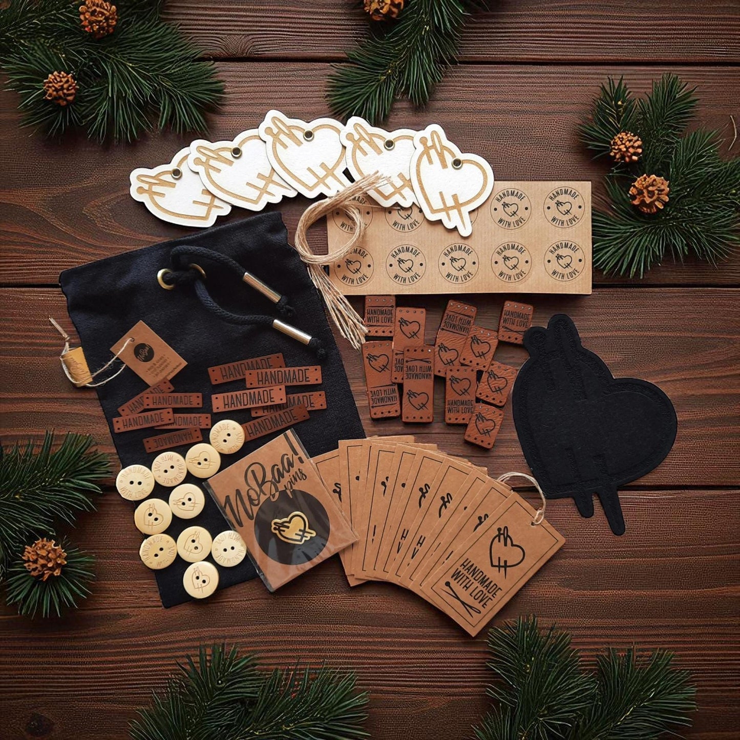 Crafty Geschenkset – Handarbeitszubehör mit Lederlabels, Holzknöpfen, Anhängern & Aufklebern