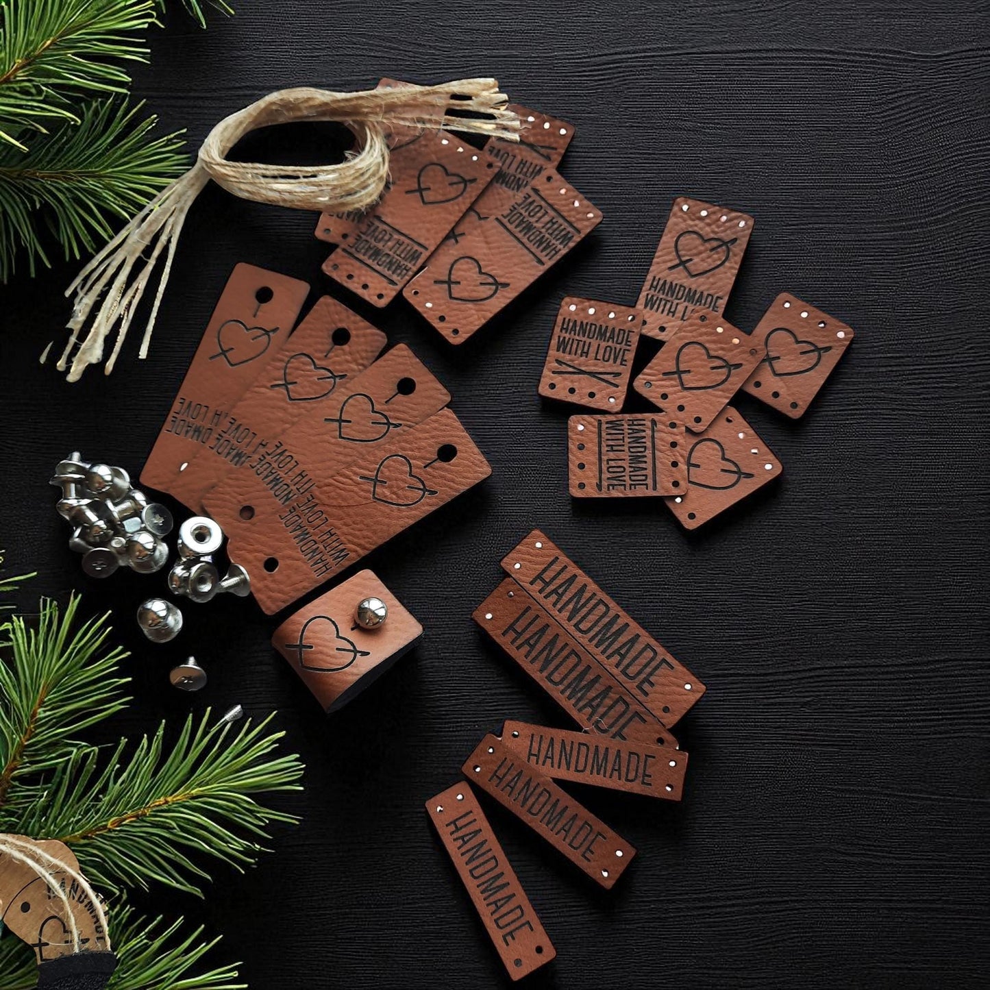 Geschenkset für Bastler – Handgemachte DIY-Labels, Holzknöpfe, Anhänger & Aufkleber