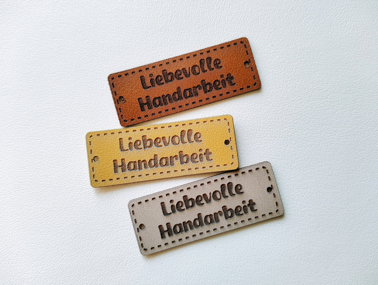 Premium Kunstleder-Etiketten „Liebevolle Handarbeit“ ✨