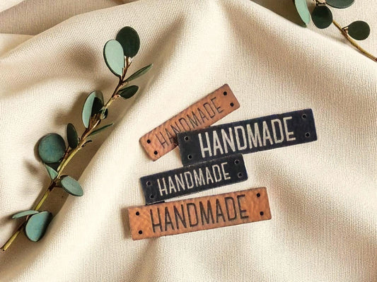 DECO PU Kunstlederlabels – Set mit kleinen & großen Tags für Strick- & Häkelprojekte, waschbar