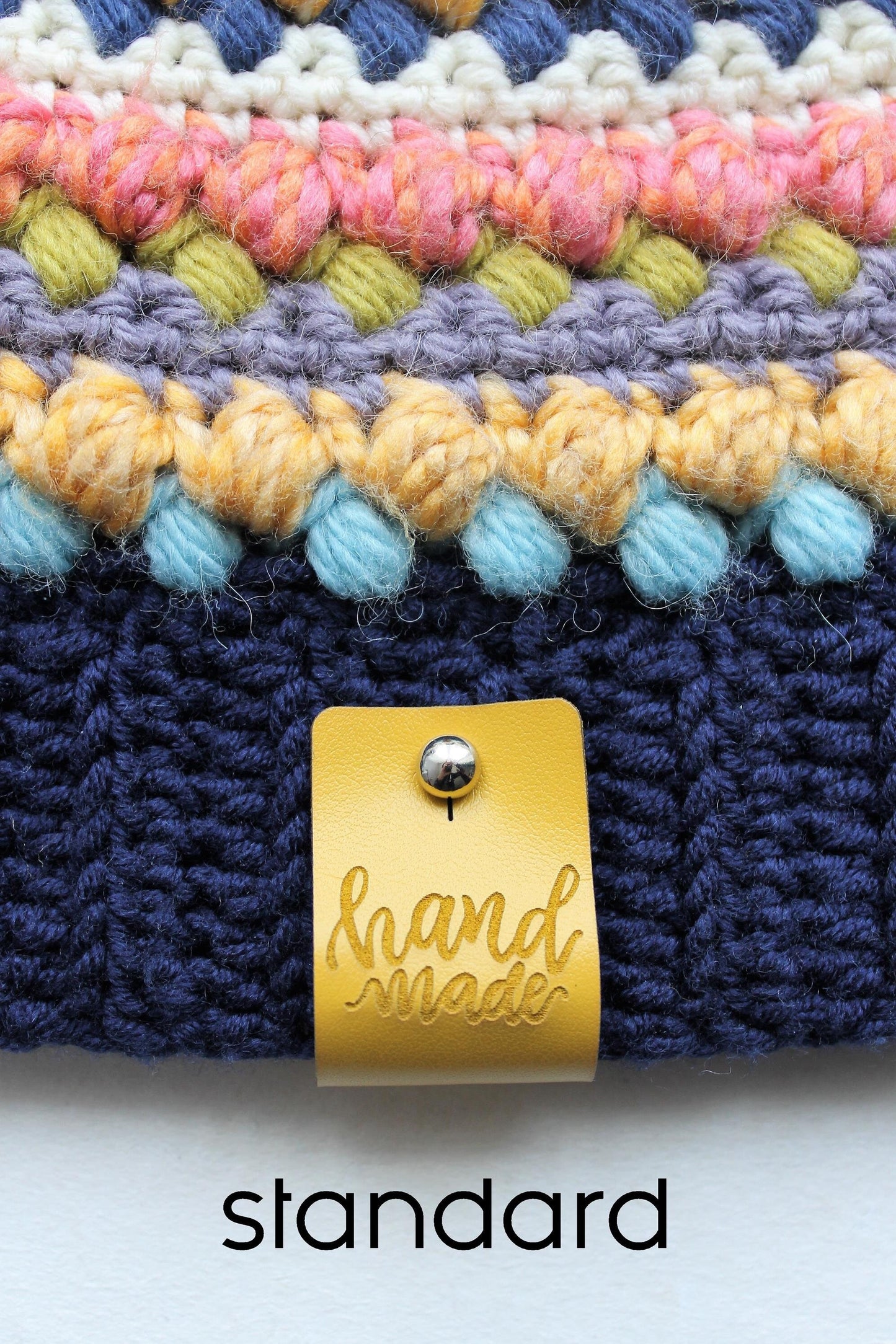 Premium Kunstleder-Etiketten "Handmade & 🧶"