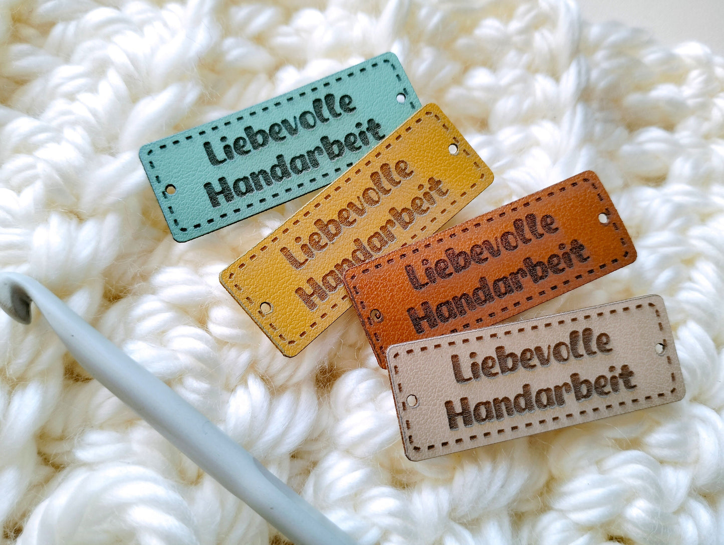 Premium Kunstleder-Etiketten „Liebevolle Handarbeit“ ✨