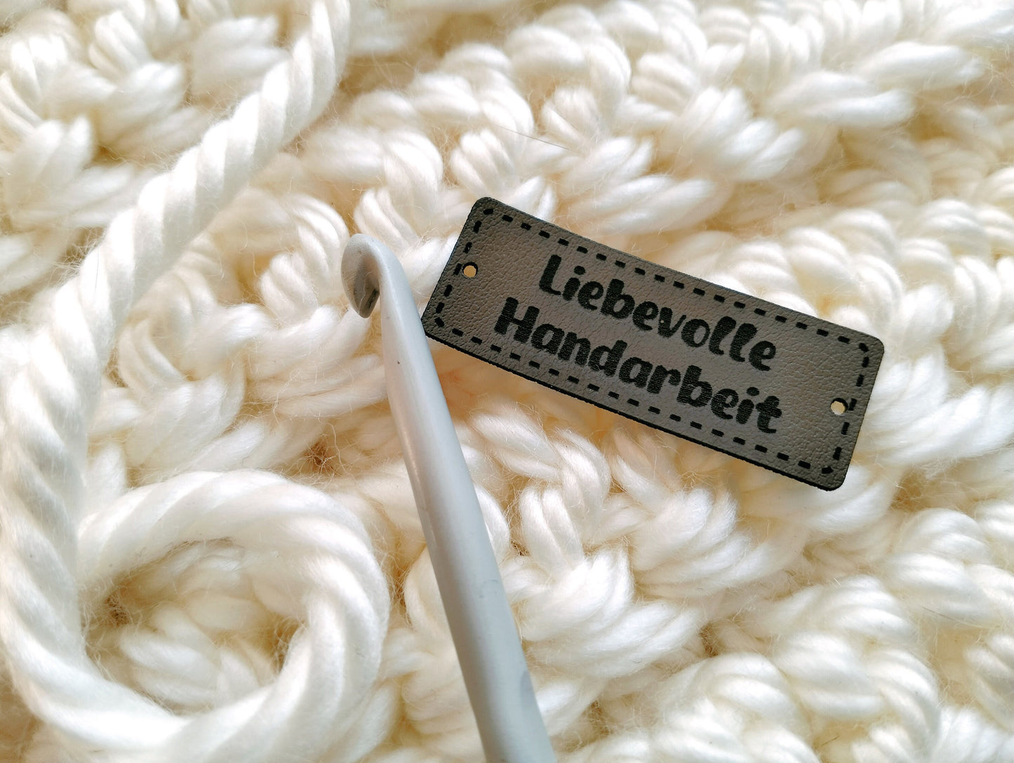 Premium Kunstleder-Etiketten „Liebevolle Handarbeit“ ✨