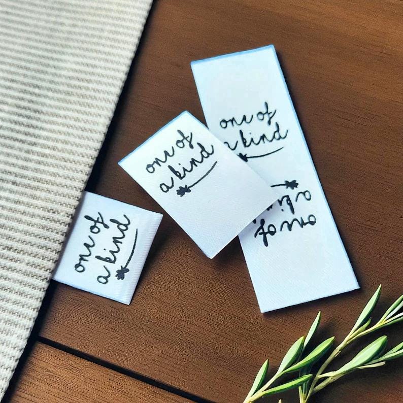 20 Satin-Etiketten „One of a Kind“ – Waschbare Labels für handgemachte Kleidung & Accessoires